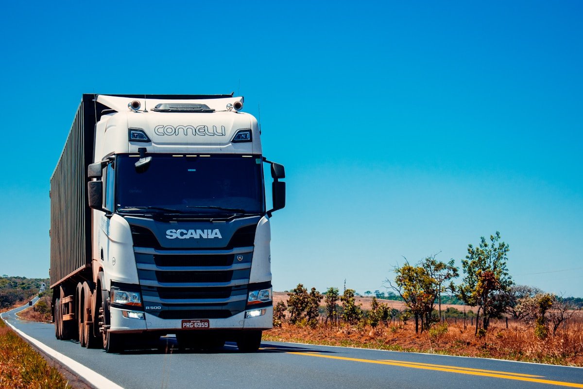 Container truck for DDP door-to-door delivery