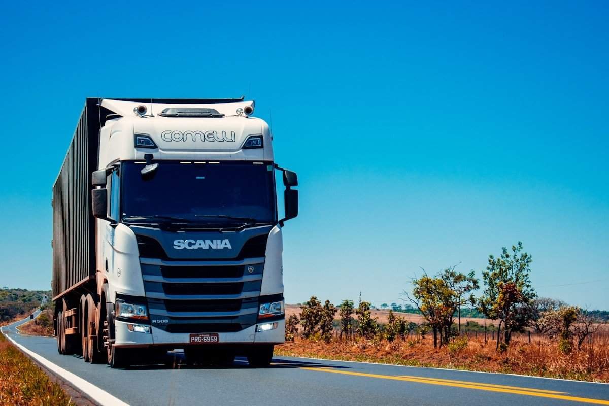 Container truck for DDP door-to-door delivery